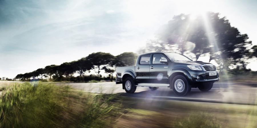  Toyota Hilux 2012 года  (фото 31 из 38)